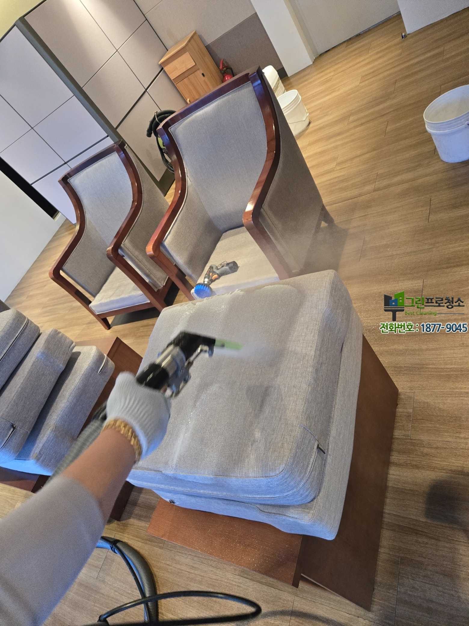 패브릭 쇼파 전문 청소 공정 설명 이미지