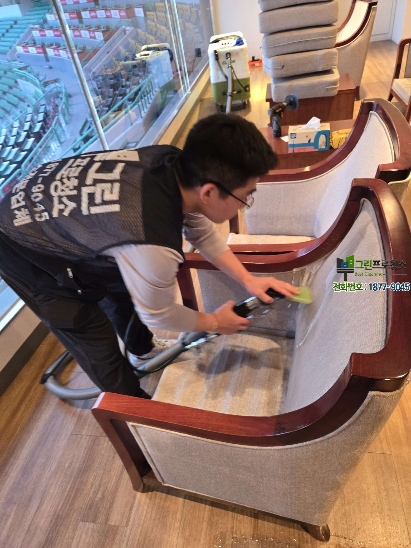생활 오염이 축적된 패브릭 쇼파