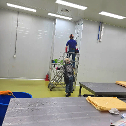 위생 점검 작업중입니다.